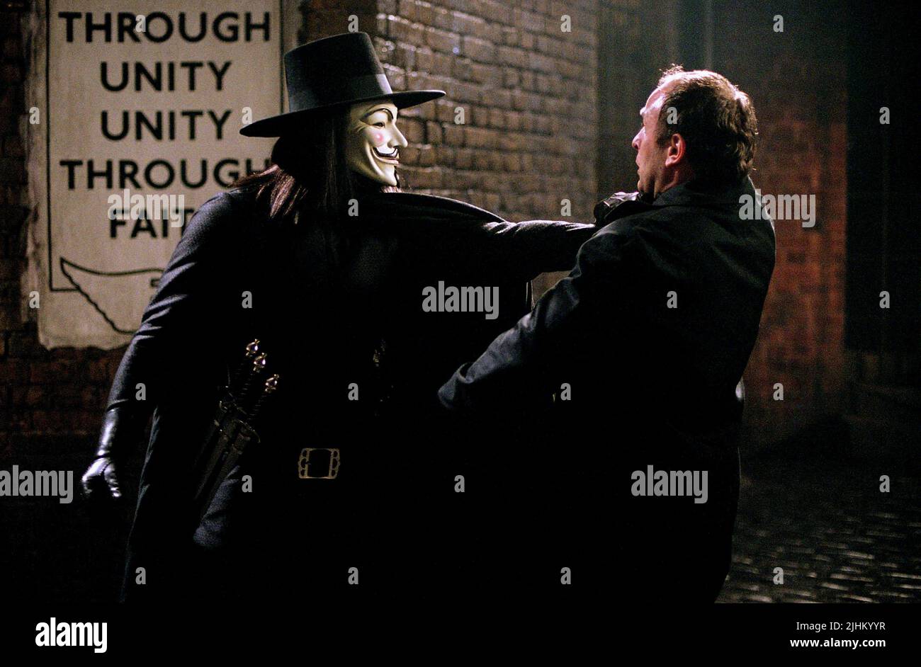 V FOR VENDETTA (2005) NATALIE PORTMAN, HUGO WEAVING VFOR 001-32 Stock Photo  - Alamy