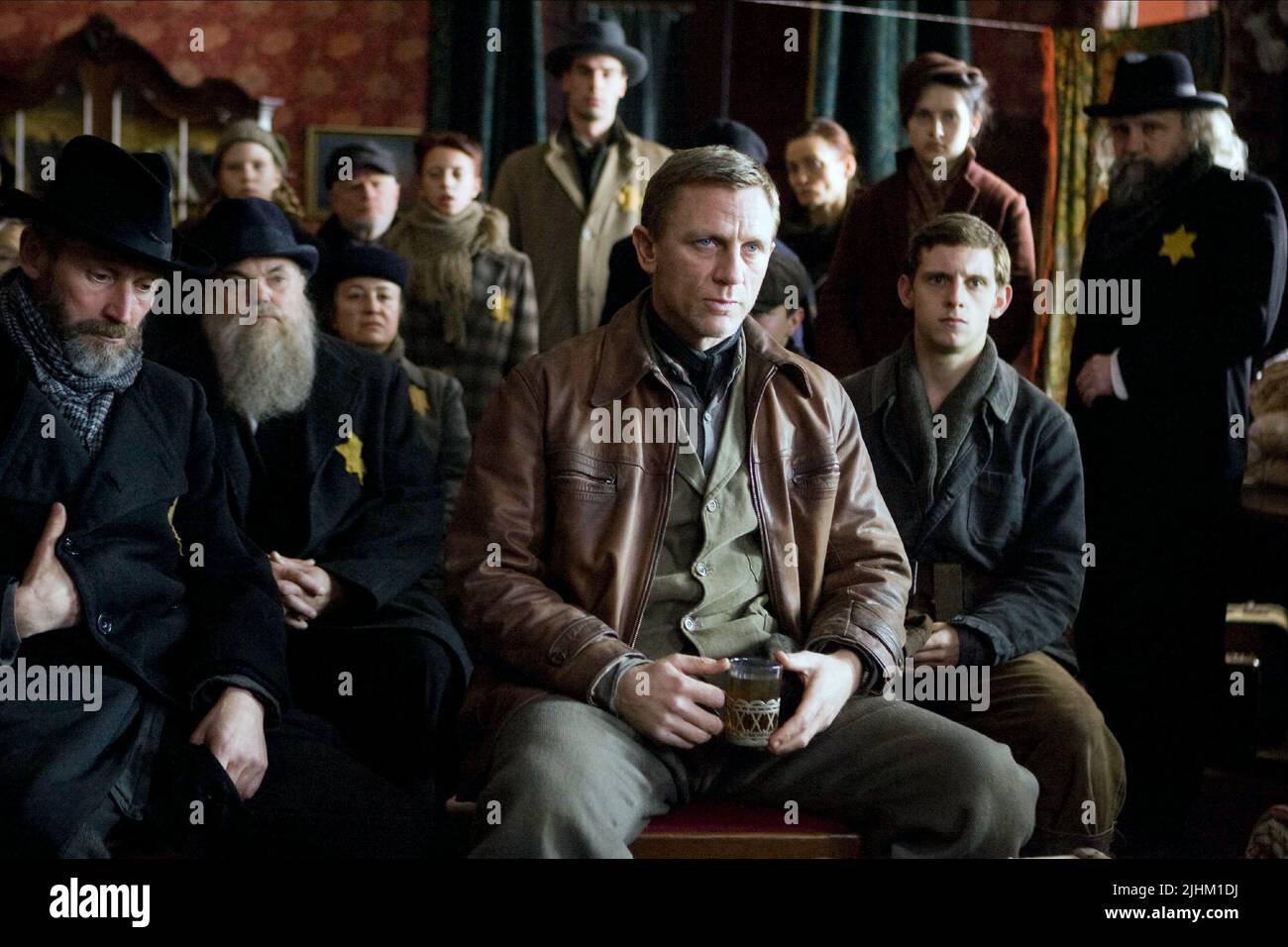 DANIEL CRAIG, JAMIE BELL, DEFIANCE, 2008 Stock Photo Alamy