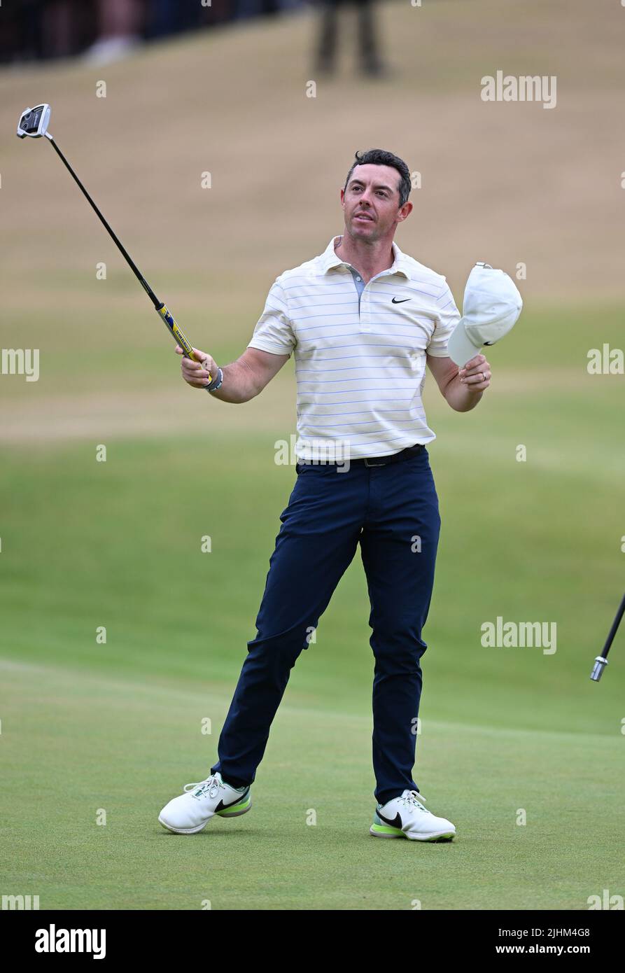 150th Open GolfChampionships, St Andrews, July 17th 2022 Rory McIlroy waves to the crowd on the 18th green during the final round at the Old Course, S Stock Photo