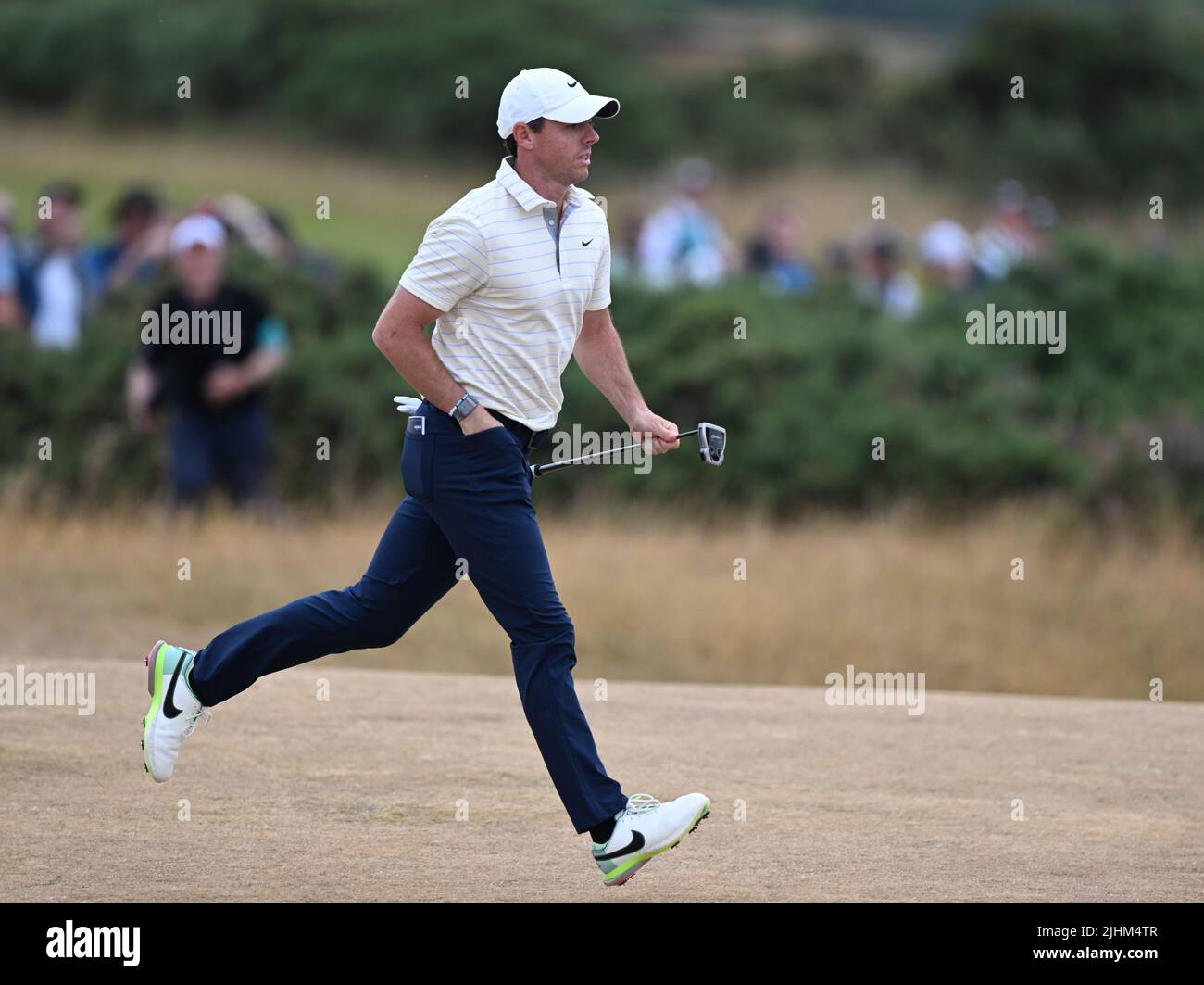 150th Open GolfChampionships, St Andrews, July 17th 2022 Rory McIlroy runs to mark his ball on the 6th green during the final round at the Old Course, Stock Photo