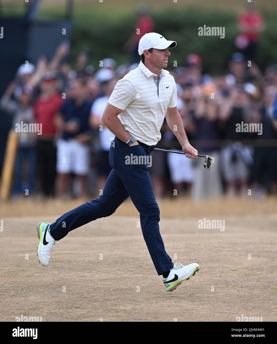 150th Open GolfChampionships, St Andrews, July 17th 2022 Rory McIlroy runs to mark his ball on the 6th green during the final round at the Old Course, Stock Photo