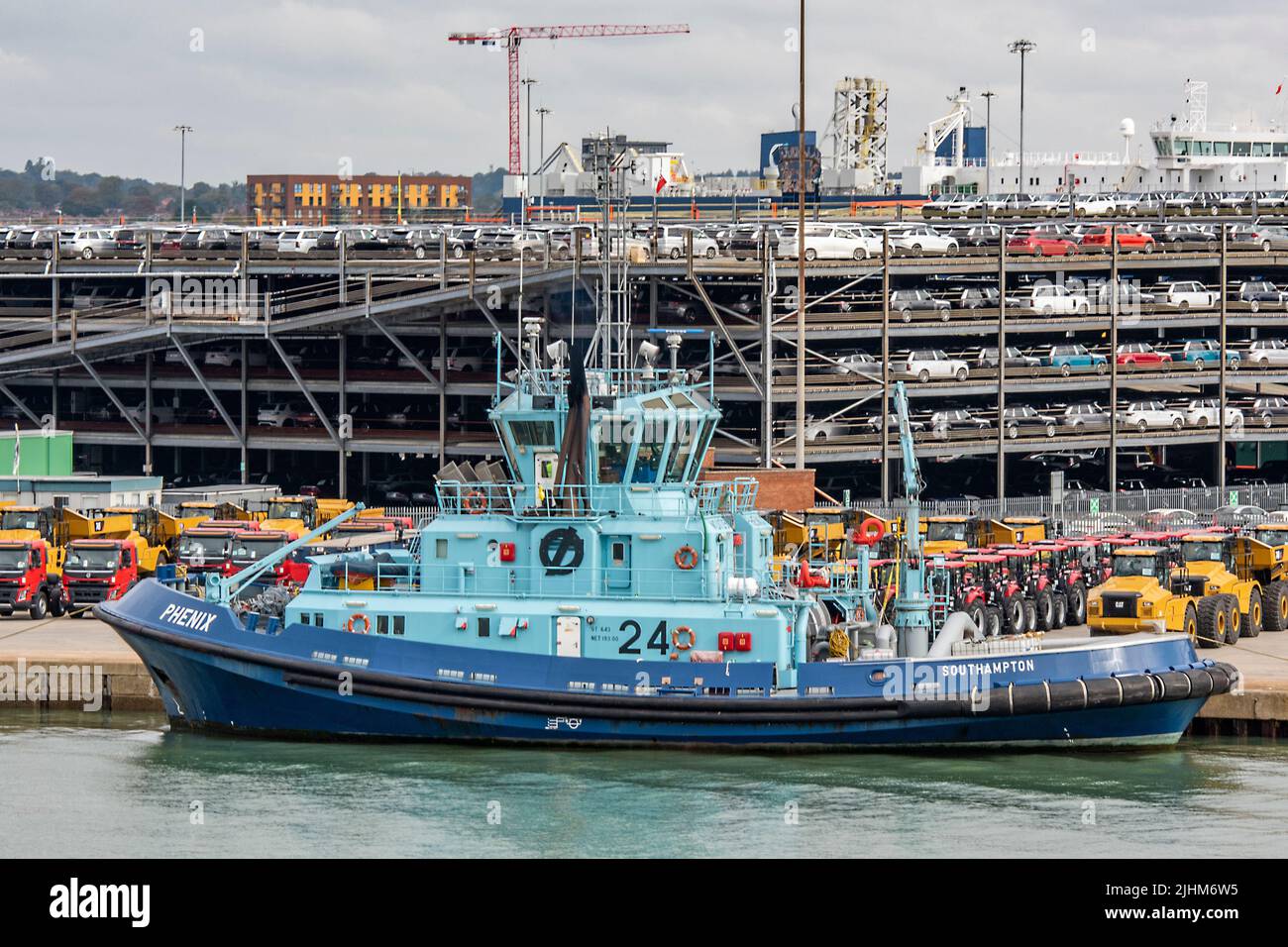 ostensjo rederi harbour tug phenix alongside at southampton docks uk