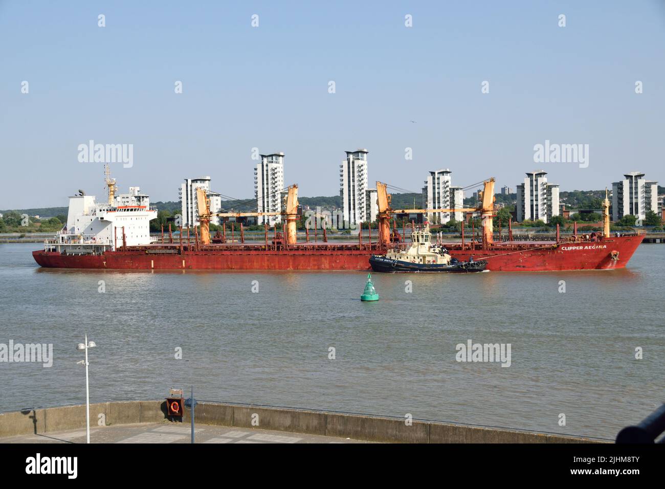 Bulk Carrier CLIPPER AEGINA arrives from Brazil with a load of raw sugar for Tate & Lyle sugars at Silvertown, London Stock Photo