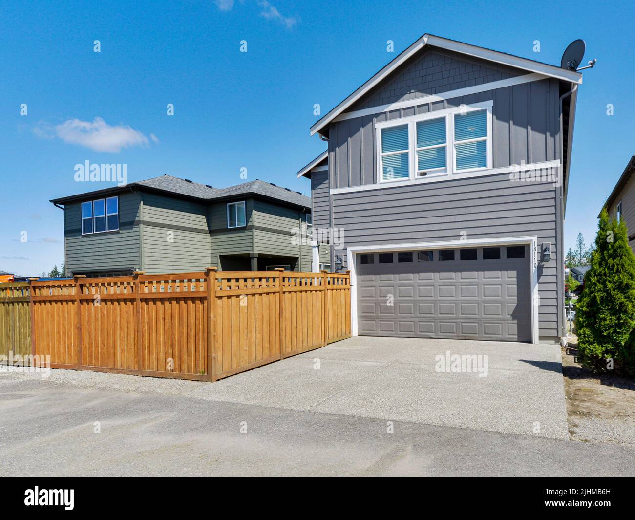 Modern luxury house exterior hi-res stock photography and images - Alamy