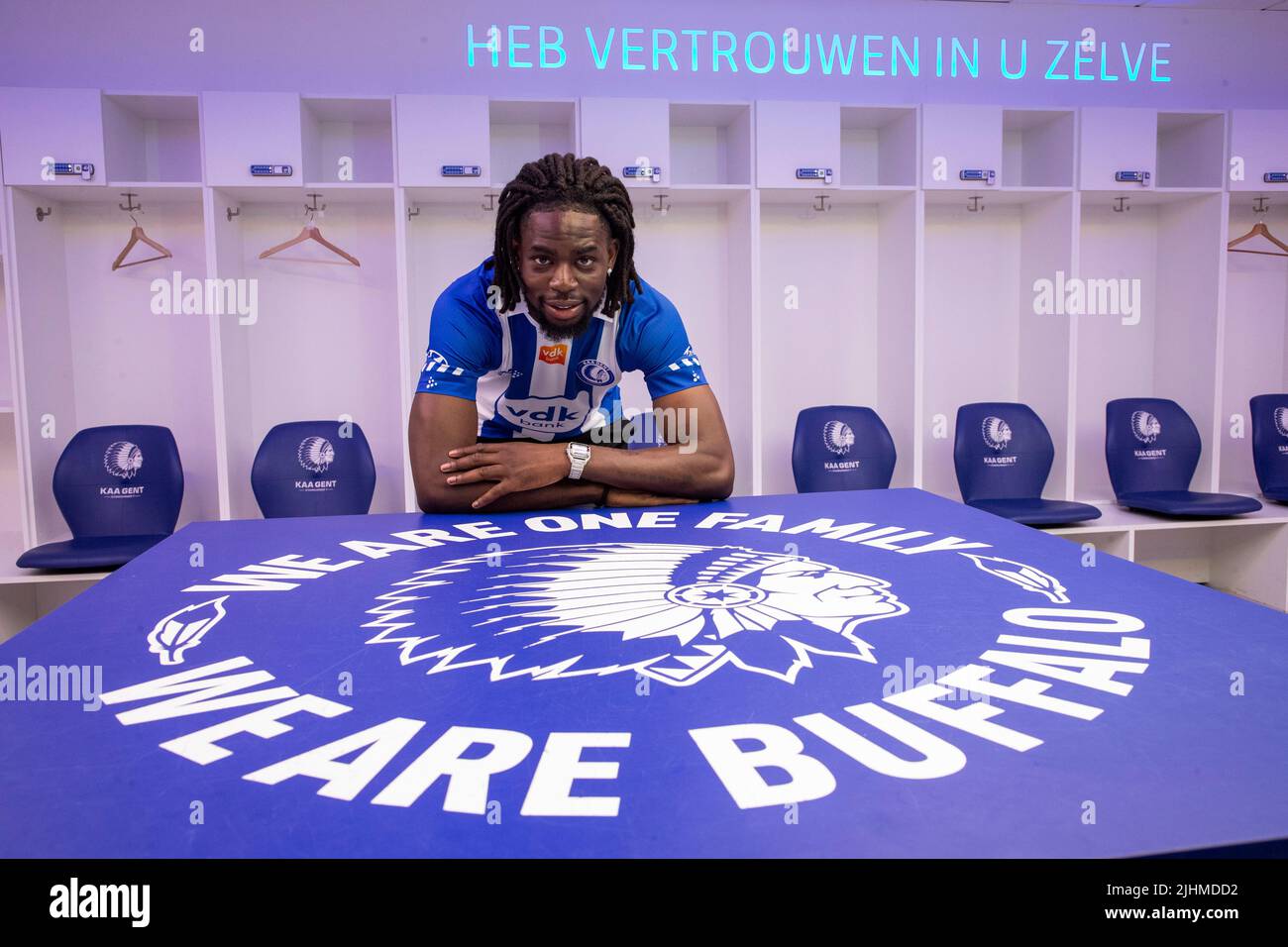 jordan-torunarigha-pictured-at-the-signing-of-his-contract-at-belgian