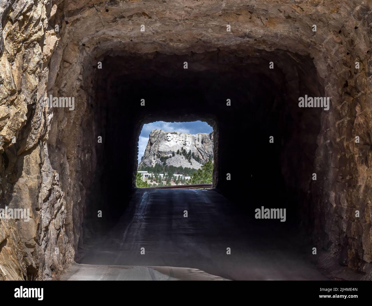 Mount Rushmore National Memorial though the Doane Robinson Tunnel on Iron MountaIn Road part of the Peter Norbeck Scenic National Byway in the Black H Stock Photo