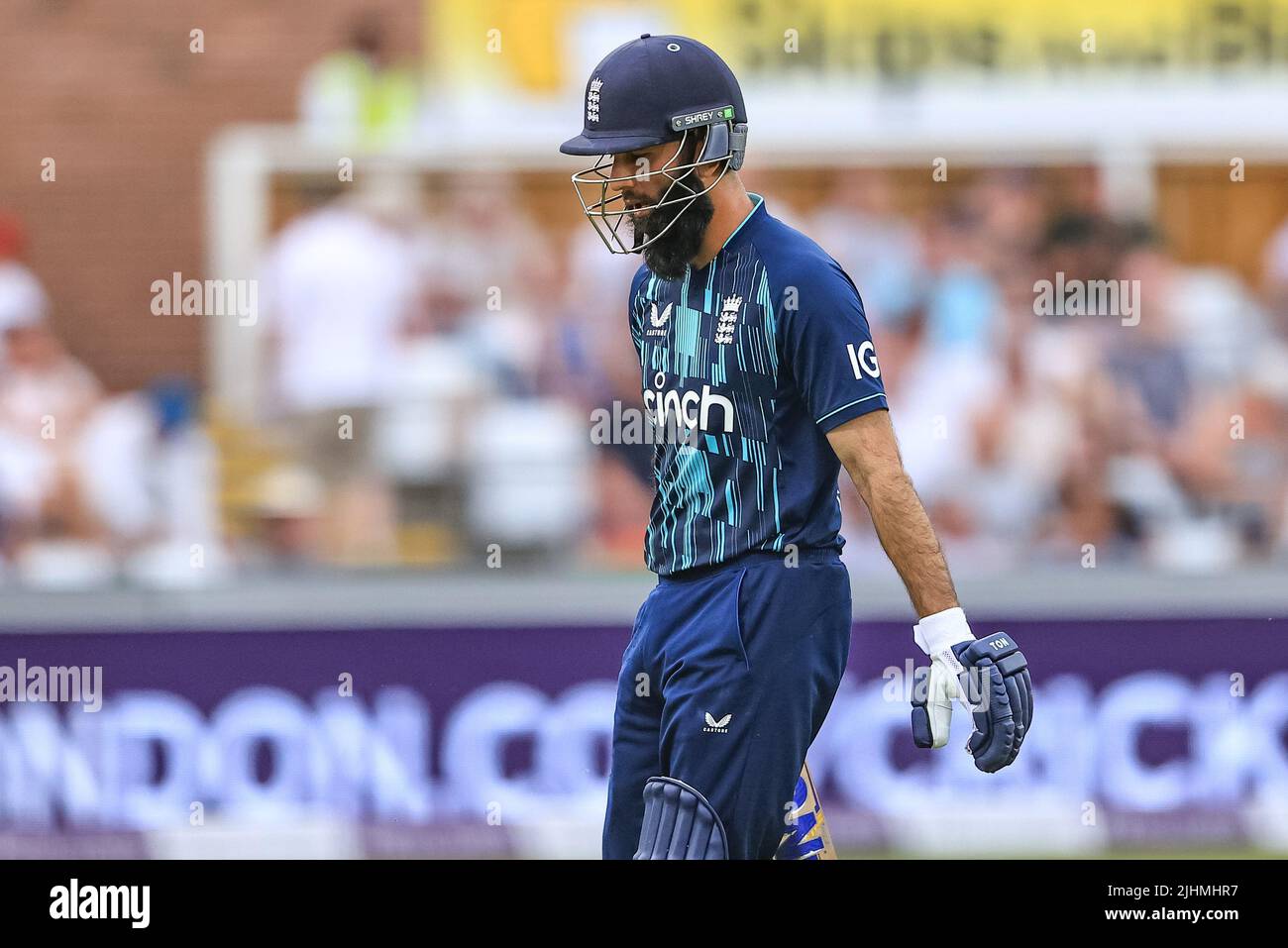 Chester Le Street, UK. 19th July, 2022. Moeen Ali of England leaves the field after Dwaine Pretorius of South Africa catches him out in Chester-le-street, United Kingdom on 7/19/2022. (Photo by Mark Cosgrove/News Images/Sipa USA) Credit: Sipa USA/Alamy Live News Stock Photo