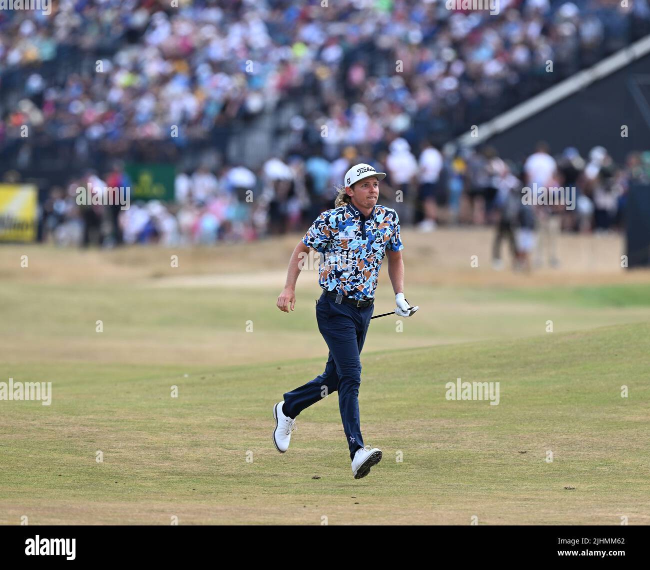 150th Open GolfChampionships, St Andrews, July 16th 2022 Cameron Smith (AUS) runs to see where his shot landed at the 4th during the 3rd round at the Stock Photo