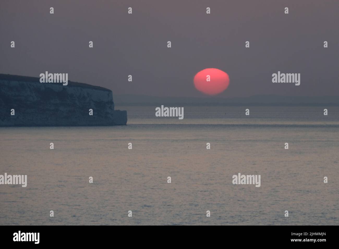 Shanklin, UK, 19th July, 2022. The sun rises off the coast of Shanklin after the Met Office records the hottest night on record, with the lowest minimum temperatures in some places not dropping below 25 degrees celsius. Credit: Eleventh Hour Photography/Alamy Live News Stock Photo