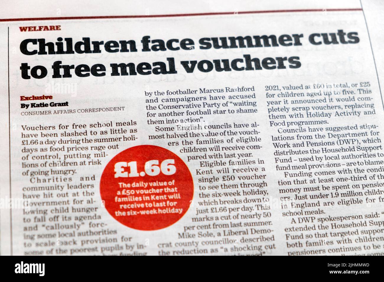 'Children face summer cuts to free meal vouchers' i newspaper headline kids food hunger welfare article clipping 17th July 2022 London England UK Stock Photo