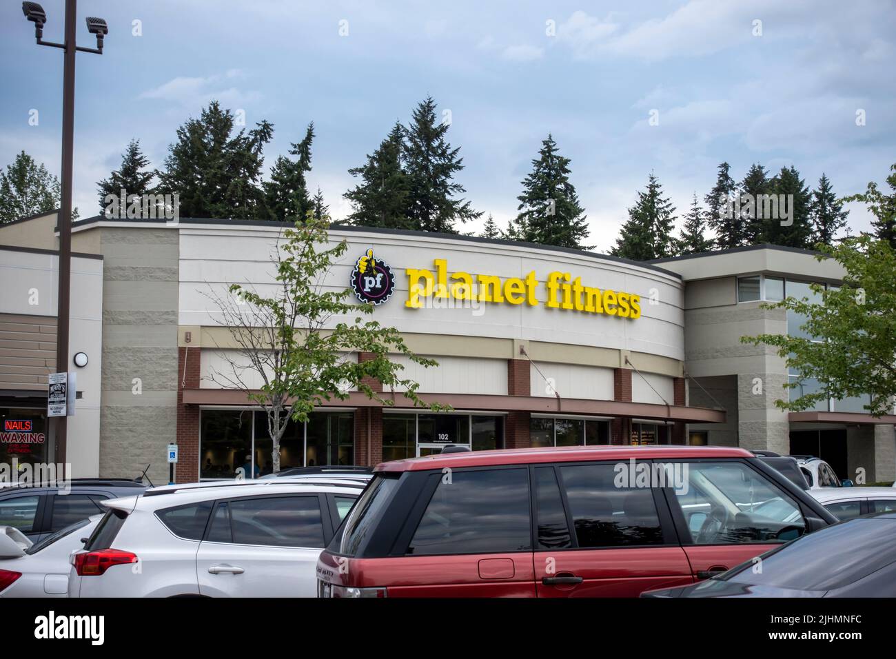 Mill Creek, WA USA - circa June 2022: Exterior view of a Planet Fitness gym on a cloudy day. Stock Photo
