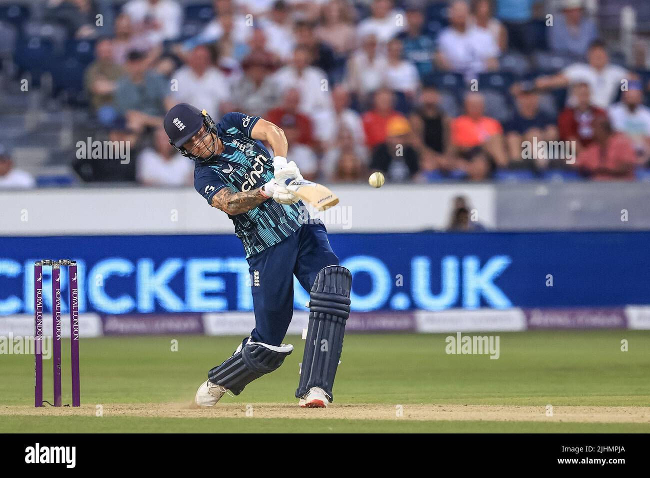 Chester Le Street, UK. 19th July, 2022. Brydon Carse of England hits a four (4) in Chester-le-street, United Kingdom on 7/19/2022. (Photo by Mark Cosgrove/News Images/Sipa USA) Credit: Sipa USA/Alamy Live News Stock Photo