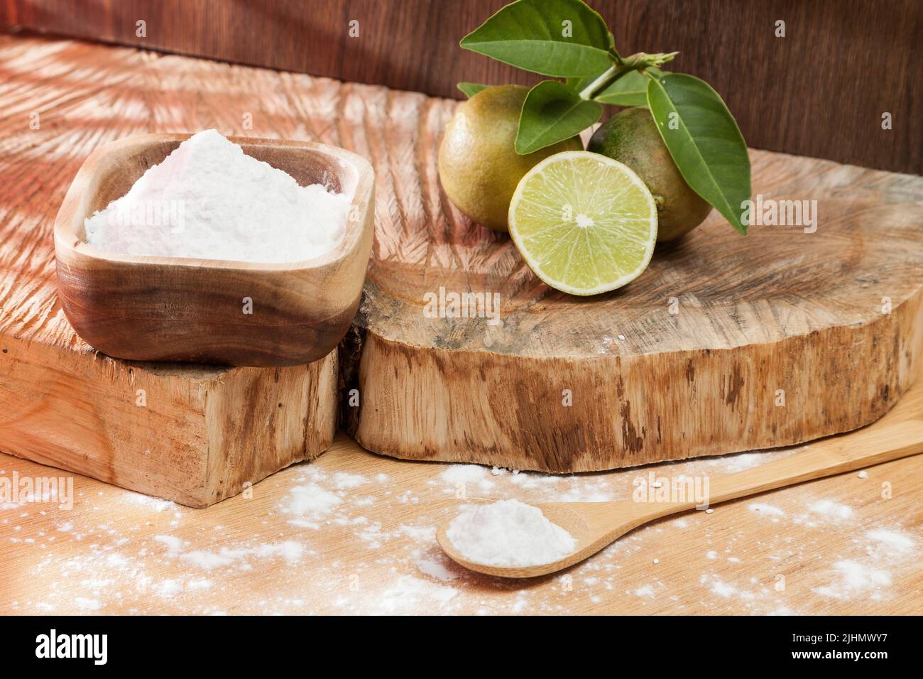 Baking soda sodium bicarbonate and lemon Stock Photo Alamy