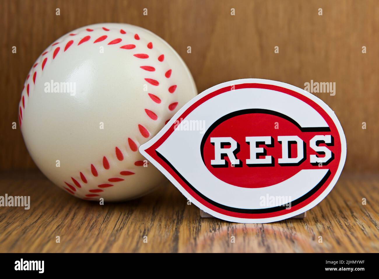 Cincinnati reds logo hi-res stock photography and images - Alamy