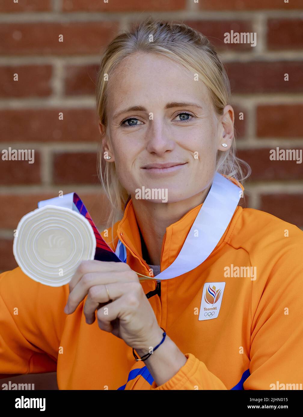 EUGENE - Anouk Vetter poses with her silver medal during a press event