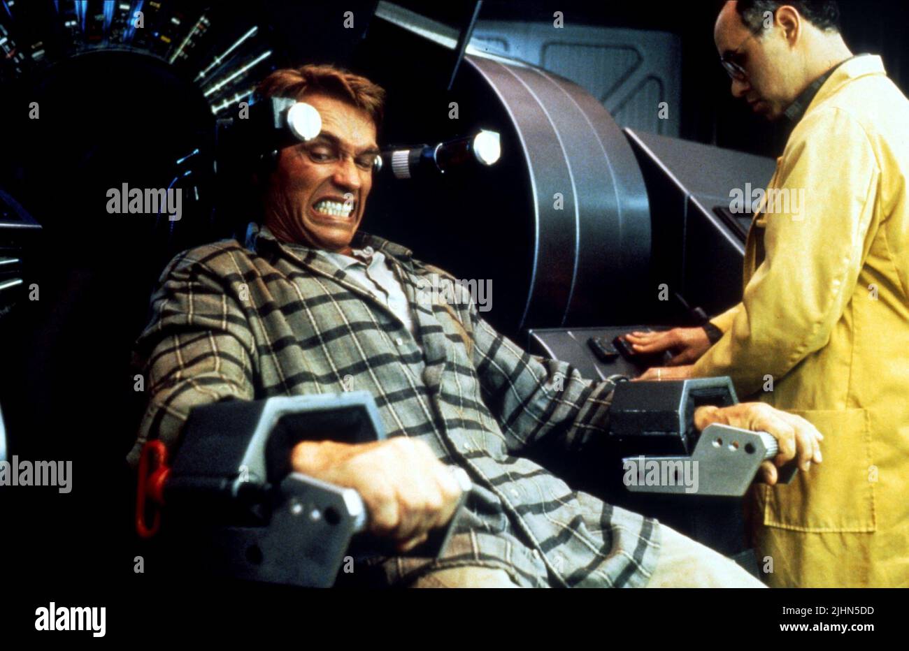 ARNOLD SCHWARZENEGGER, TOTAL RECALL, 1990 Stock Photo - Alamy