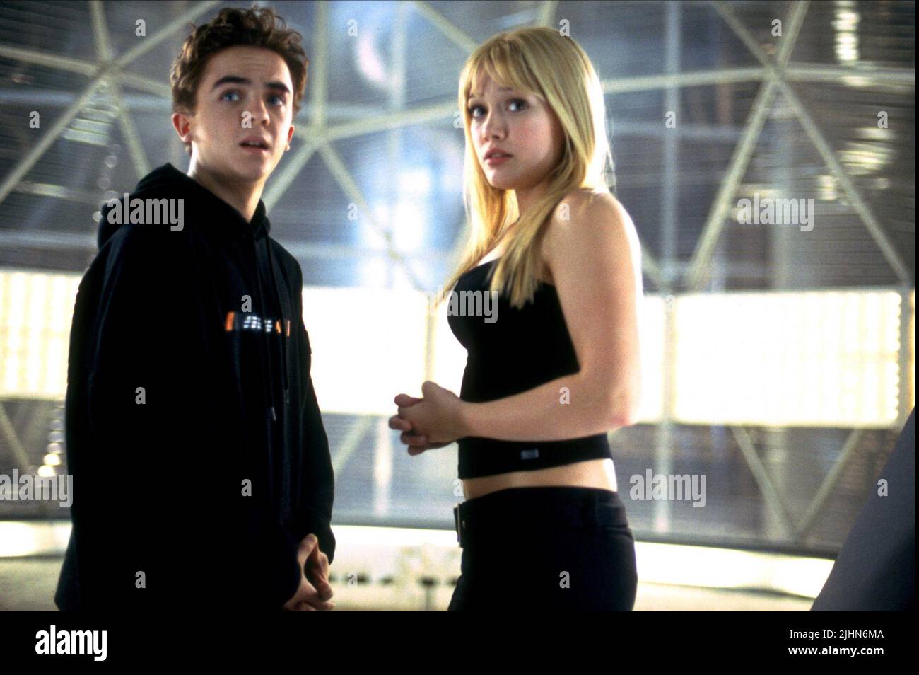FRANKIE MUNIZ, HILARY DUFF, AGENT CODY BANKS, 2003 Stock Photo Alamy(02)