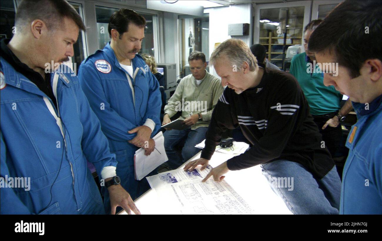 MIKE CAMERON, KEN MARSCHALL, DON LYNCH, JAMES CAMERON, GHOSTS OF THE ABYSS, 2003 Stock Photo