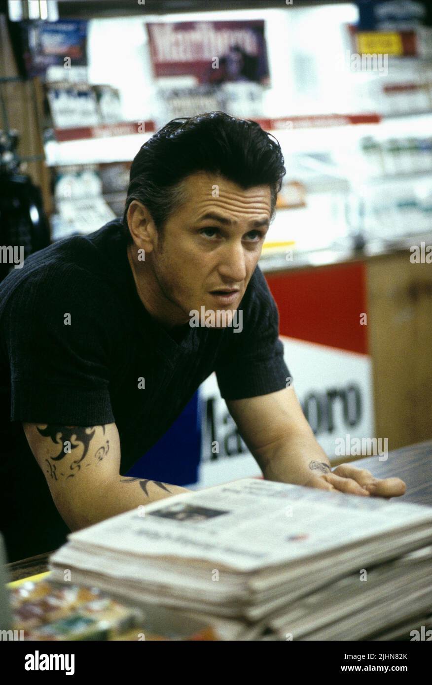 SEAN PENN, MYSTIC RIVER, 2003 Stock Photo Alamy