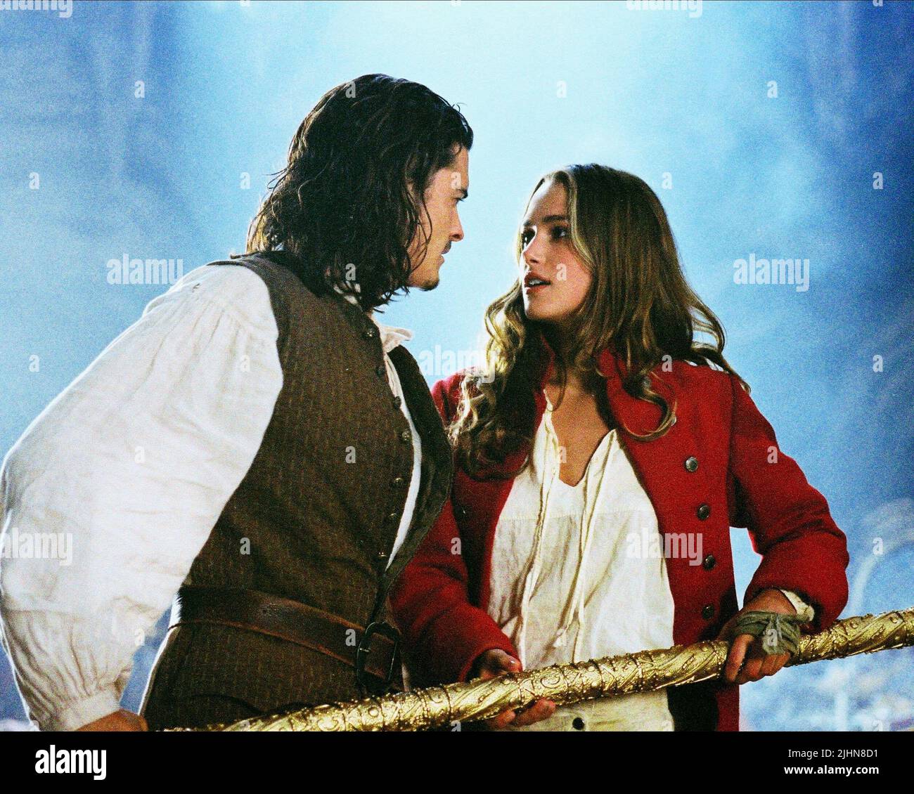ORLANDO BLOOM, KEIRA KNIGHTLEY, PIRATES OF THE CARIBBEAN: THE CURSE OF THE BLACK PEARL, 2003 Stock Photo