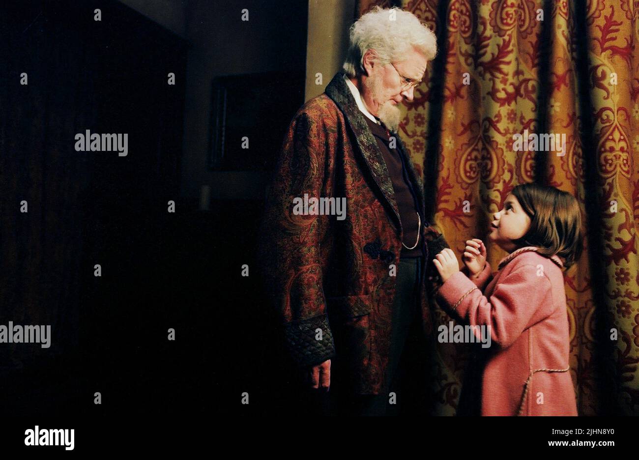 JIM BROADBENT, GEORGIE HENLEY, THE CHRONICLES OF NARNIA: THE LION  THE WITCH AND THE WARDROBE, 2005 Stock Photo