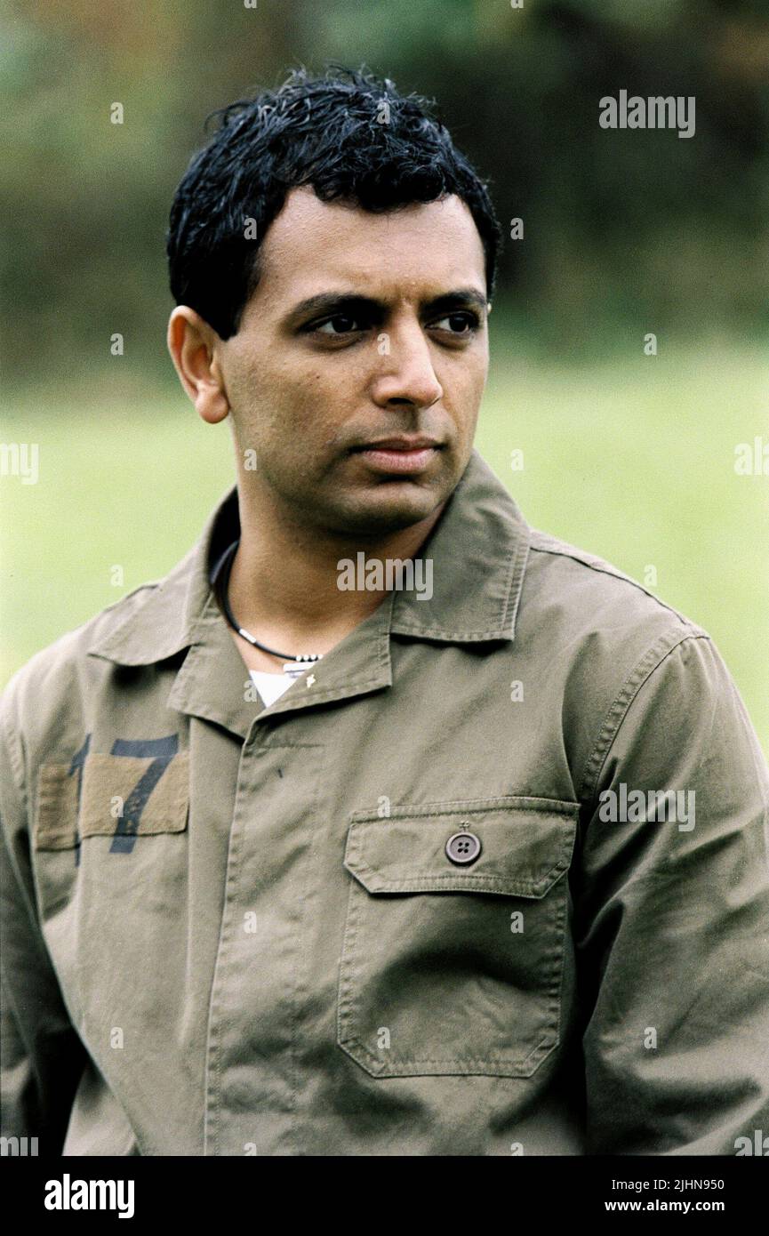 M. NIGHT SHYAMALAN, THE VILLAGE, 2004 Stock Photo Alamy