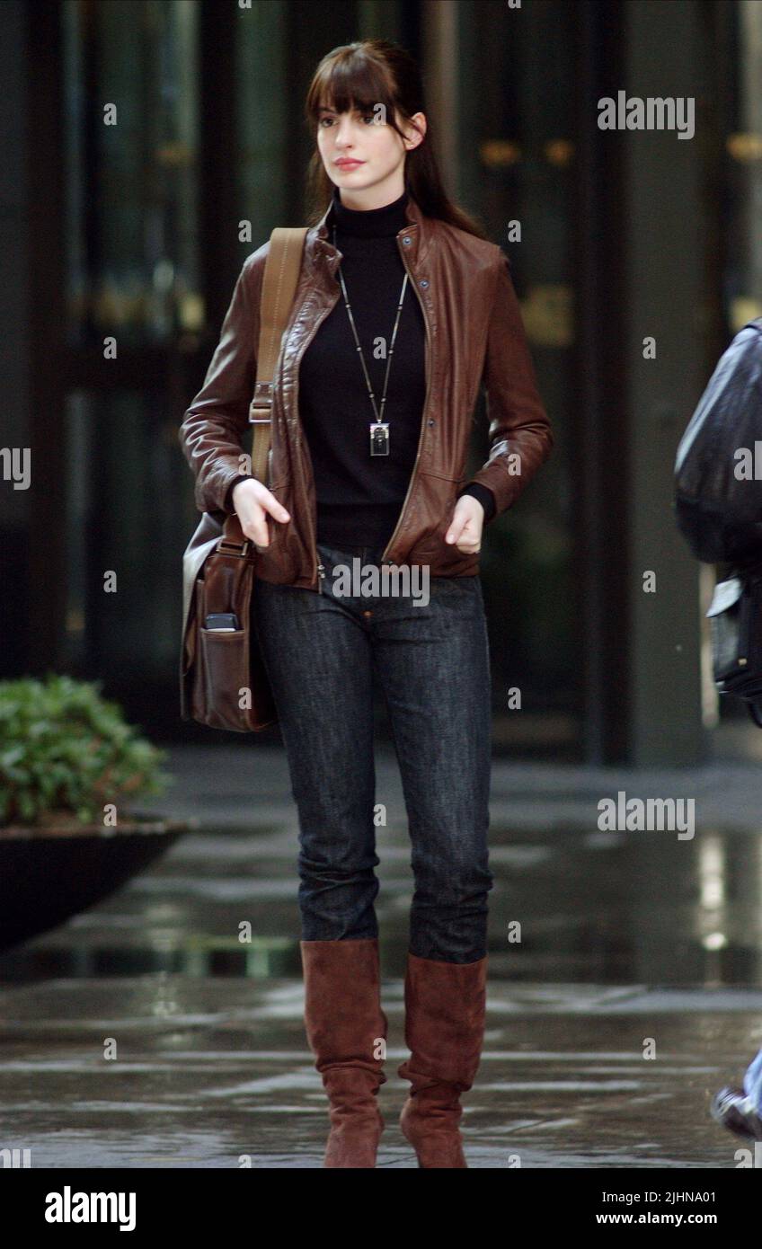 The devil wears prada anne hathaway hi res stock photography and images Alamy