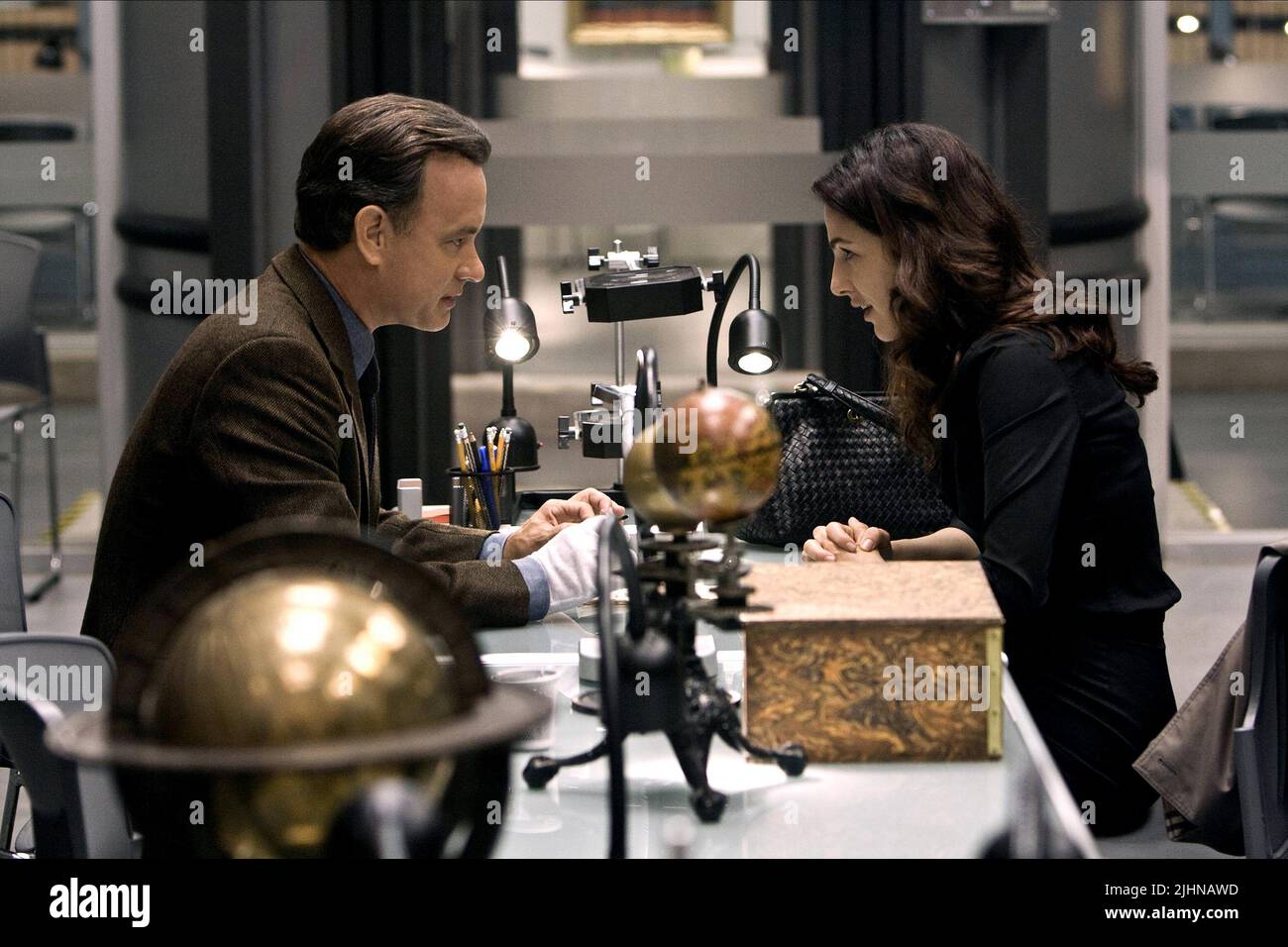 TOM HANKS, AYELET ZURER, ANGELS and DEMONS, 2009 Stock Photo Alamy