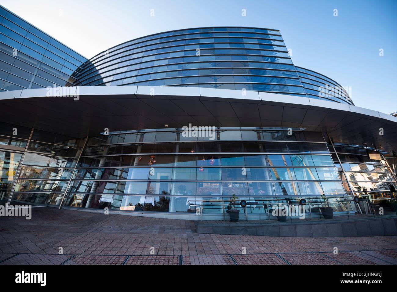 Outside cladding in glass with reflections of outdoor installation art