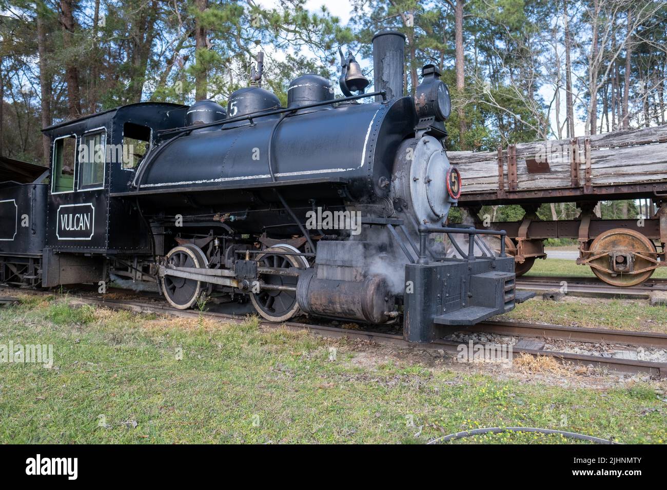 Passengers waiting for steam train hi-res stock photography and images ...