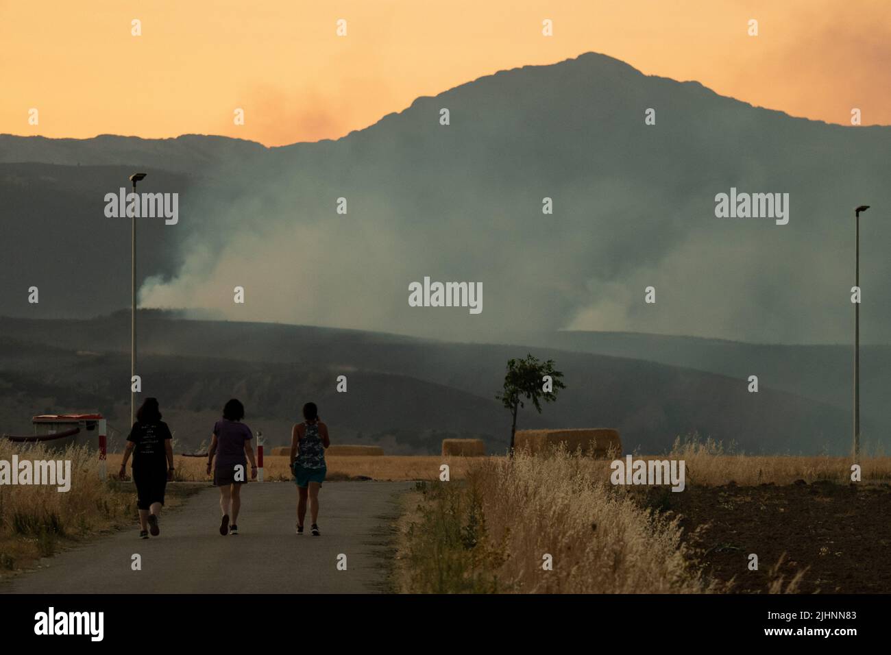 Guadalajara, Spain. 19th July, 2022. People are seen near Valdepeñas de la Sierra, where several fires have forced to evacuate nearly 70 residents from the area. Wildfires have broken out across Spain amid a severe heatwave. Credit: Marcos del Mazo/Alamy Live News Stock Photo