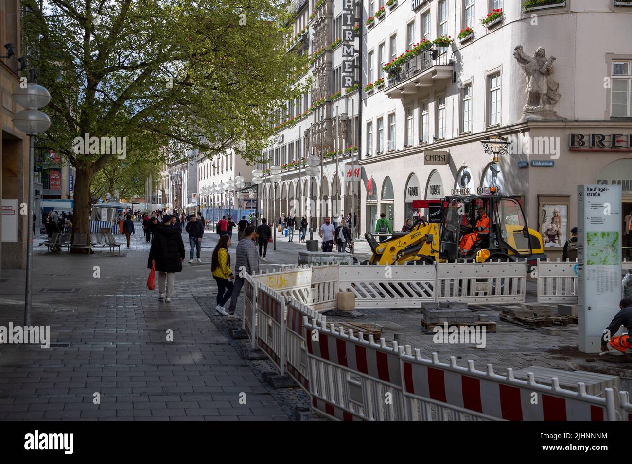 Landeshauptstadt munchen hi-res stock photography and images - Page 6 -  Alamy