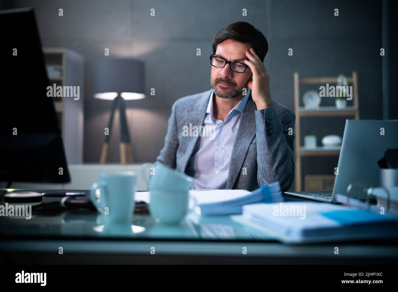 Invoice head hi-res stock photography and images - Alamy