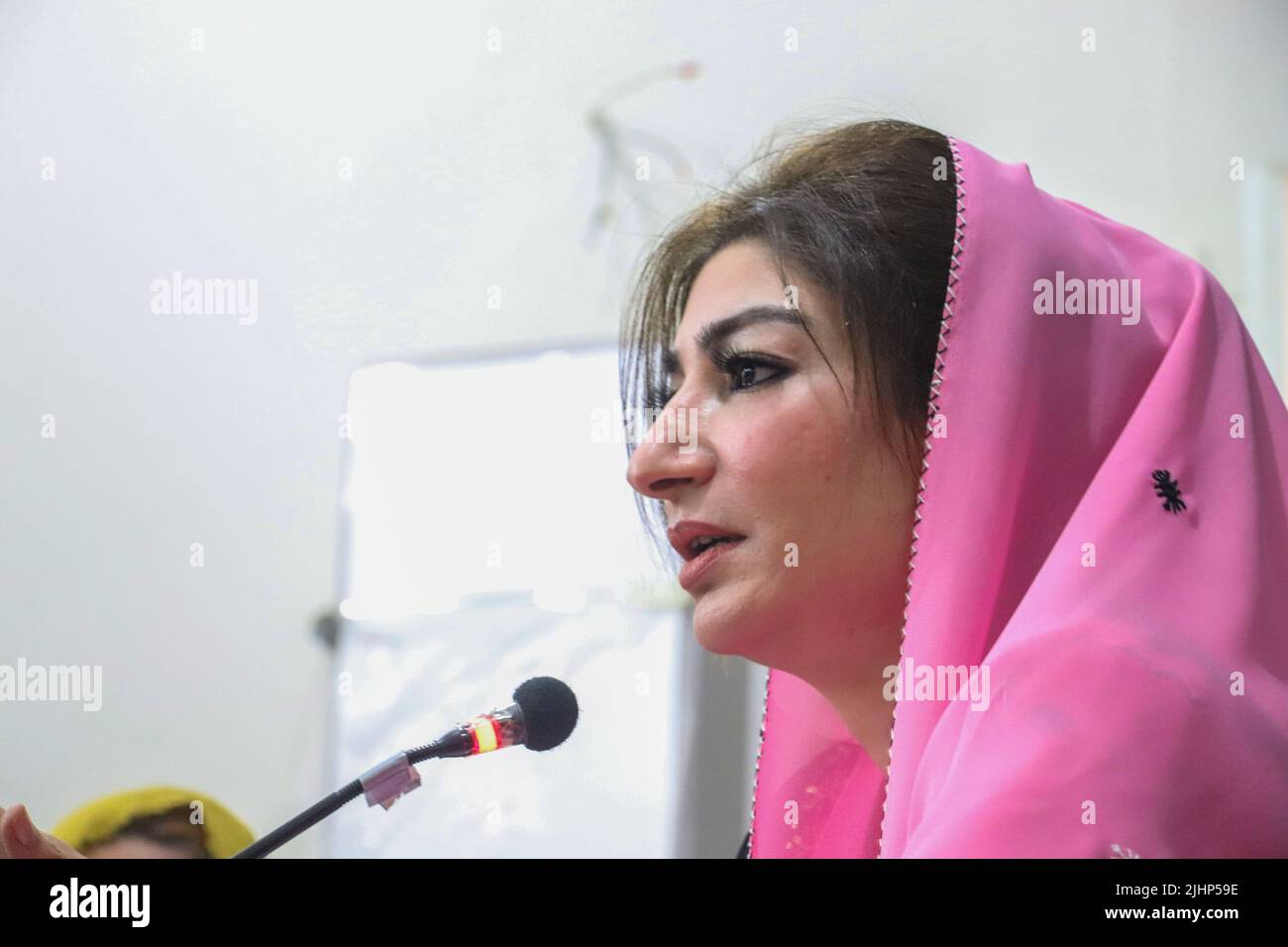 Quetta, Pakistan. December 31-2021: chairperson Eman Pakistan Trust Farah azeem shah giving press brief to media persons at Quetta Press Club Stock Photo