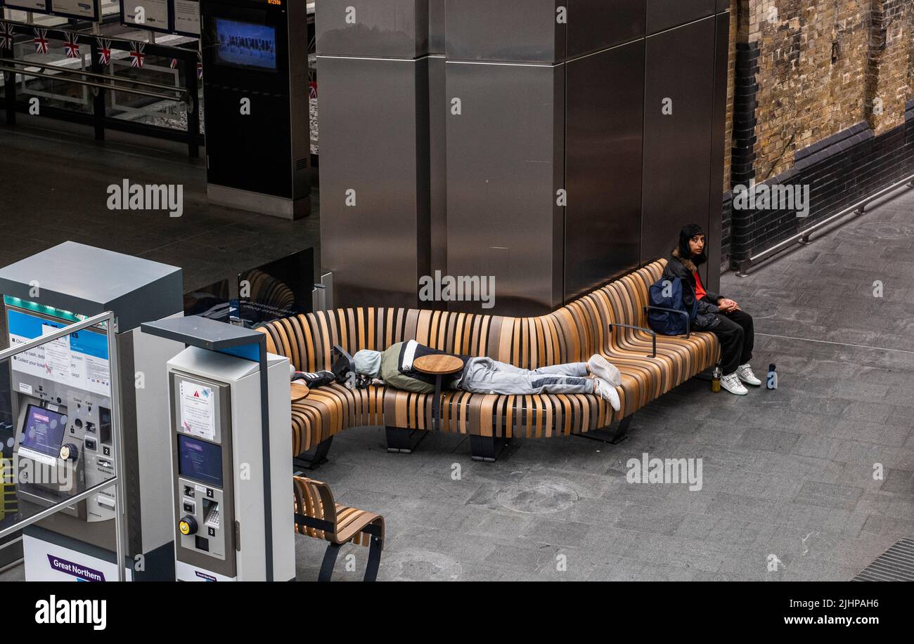 Kings Cross. London, UK. 20th July, 2022. Passengers are exhausted as there are still no trains out of Kings Cross station today, due to urgent maintenance works as a consequence of yesterday's extreme temperatures. Picture Credit: ernesto rogata/Alamy Live News Stock Photo