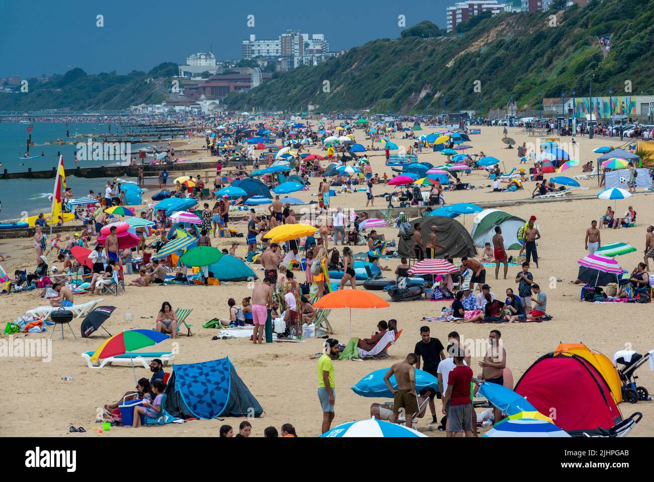 Boscombe, Bournemouth, Dorset, England, UK, 19th July 2022, Weather. The end is nigh for record breaking heatwave. Dark clouds build from the west. Stock Photo