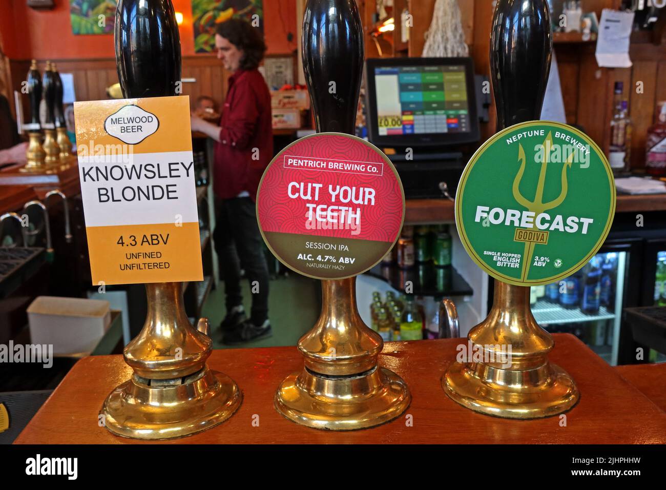 Cut Your Teeth,Pentrich Brewing Co,Session IPA,Neptune Brewery,Forecast,Godiva, draught ales,on bar at The Grapes,Liverpool Stock Photo