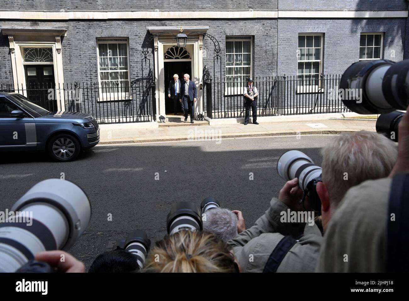 British Prime Minister Boris Johnson walks outside Downing Street in London, Britain, July 20, 2022. REUTERS/Toby Melville Stock Photo