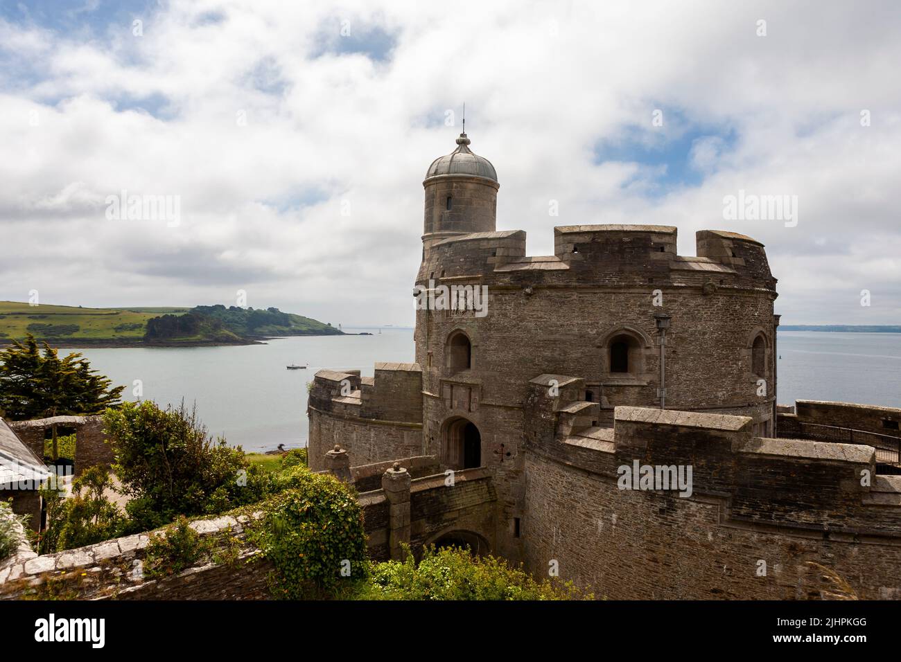 St. Mawes Castle: 16th century artillery fort guarding the anchorage of Carrick Roads, River Fal, Cornwall, UK Stock Photo