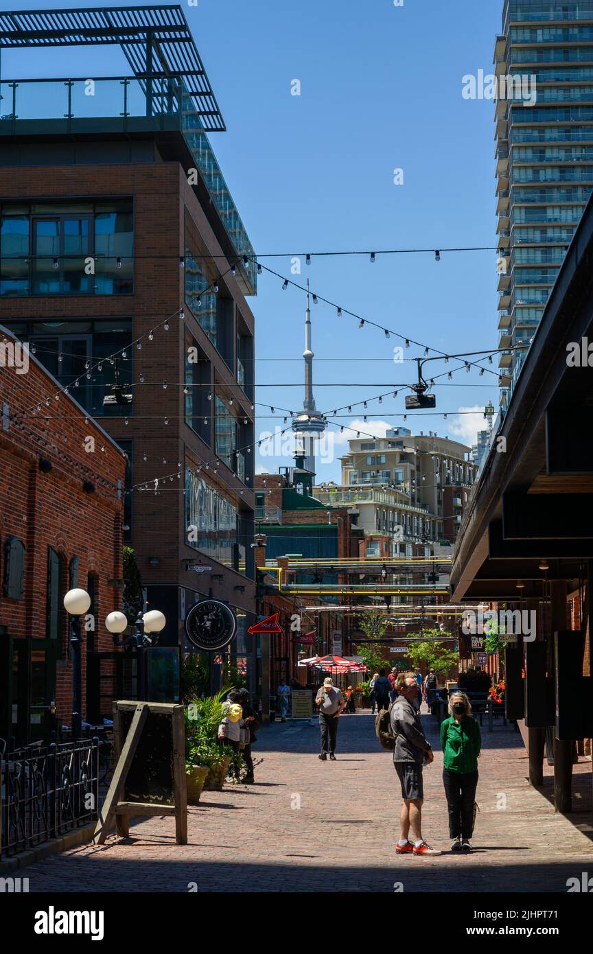 Visitors and tourists walking along Tank House Lane in Distillery District, a major attraction in Toronto, Ontario, Canada. Stock Photo