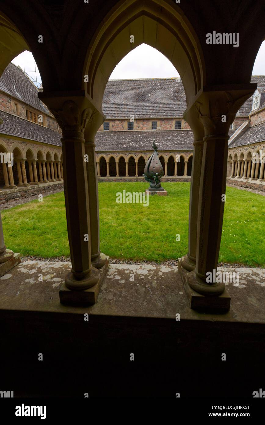 Courtyard and cloister at Iona Abbey, Isle of Iona Stock Photo