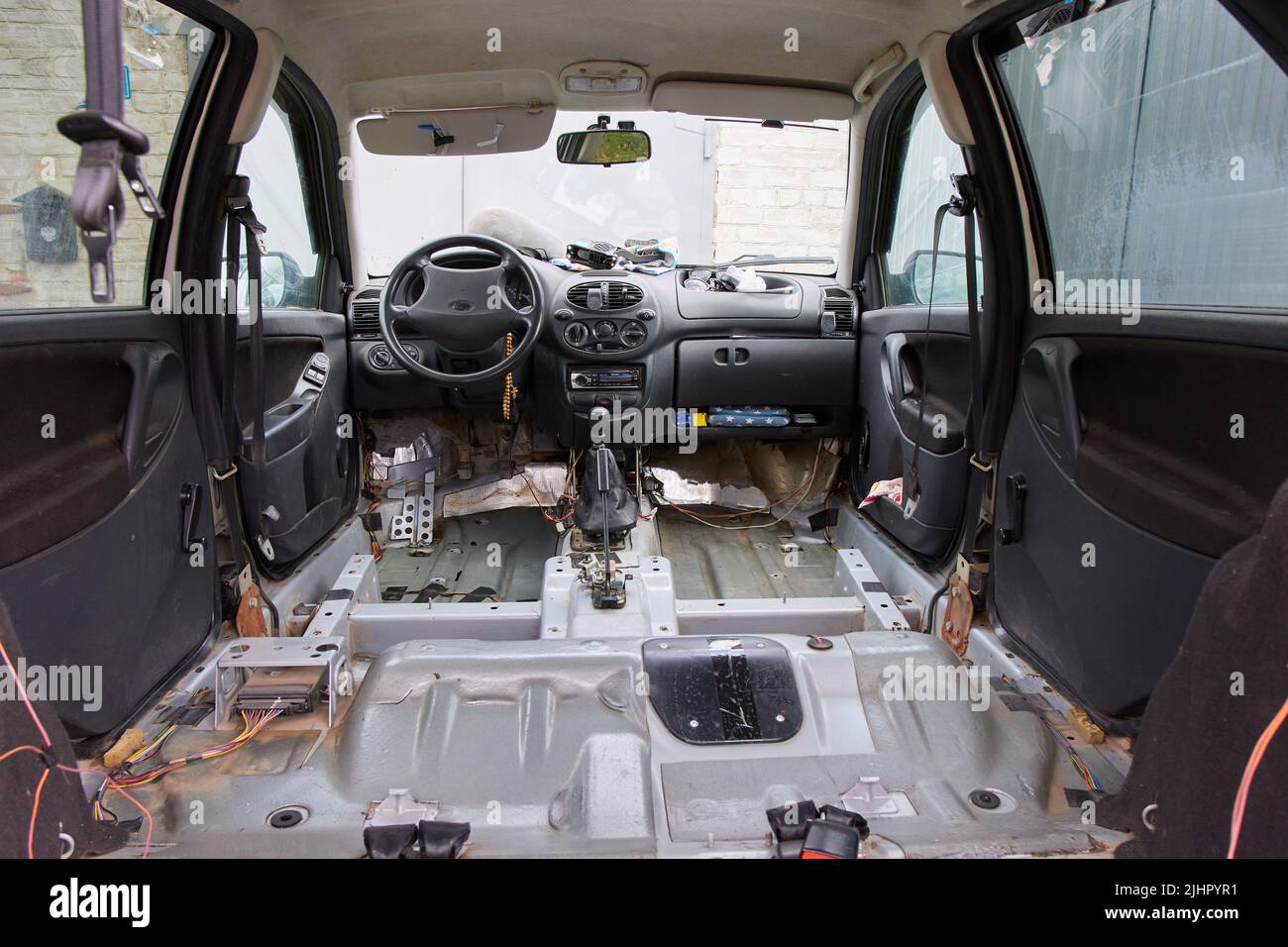 Auto Innere ohne Armaturenbrett, Reparatur nach ein Unfall 26154473  Stock-Photo bei Vecteezy