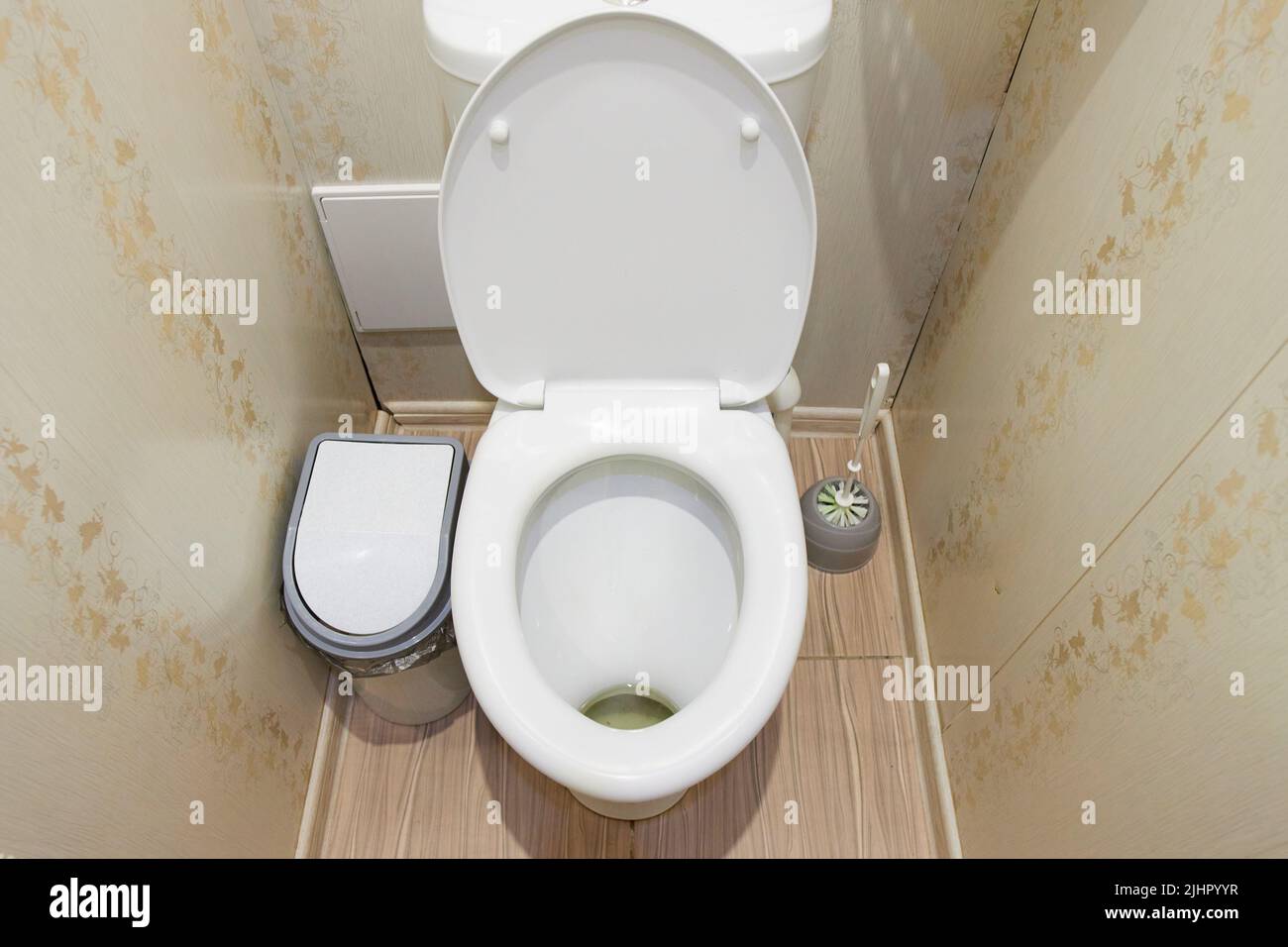 White toilet bowl in a bathroom Stock Photo - Alamy