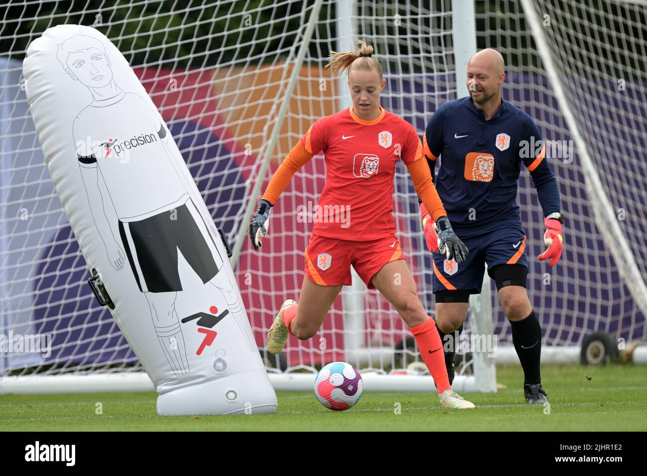 STOCKPORT - UK, 20/07/2022, (lr) Holland women goalkeeper Daphne van Domselaar, Holland women goalkeeper trainer Erskine Schoenmakers during a training session of the Dutch women's national team on July 20, 2022 at Stockport County FC in Stockport prior to the UEFA Women's EURO England 2022 game against France. ANP GERRIT VAN COLOGNE Stock Photo