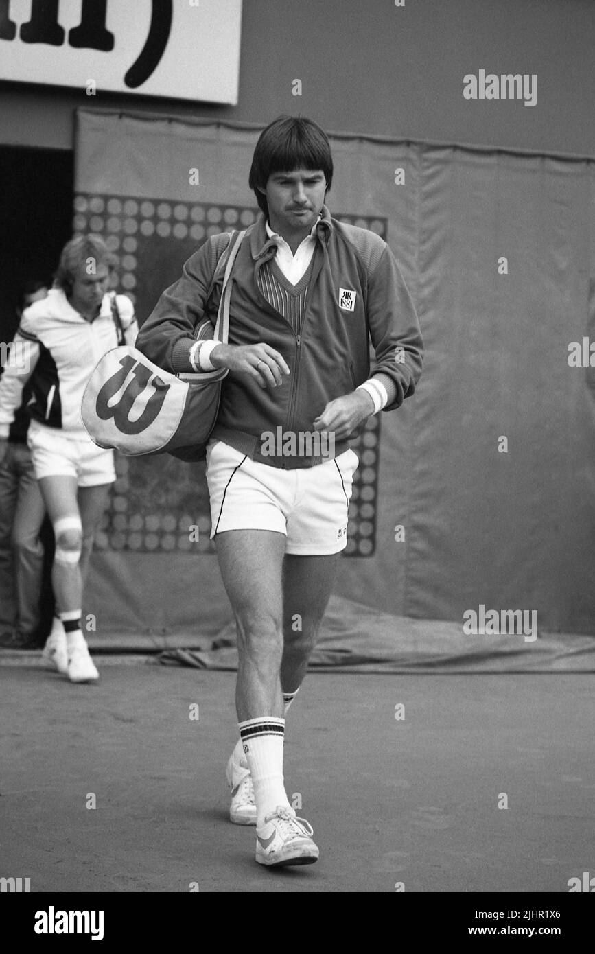 Tennis players Jimmy Connors (American) and Martin Strelba (Czech), entering the court to play the men's singles round of 128 of the French Open. Paris, Roland-Garros stadium, 29-30 May, 1989 Stock Photo