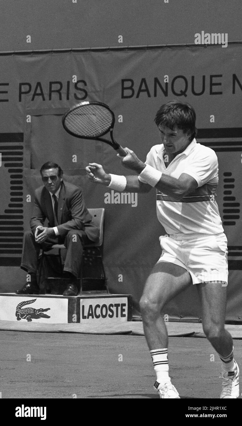 The American tennis player Jimmy Connors, attending the men's singles round of 64 of the French Open. Paris, Roland-Garros stadium, June 1989 Stock Photo