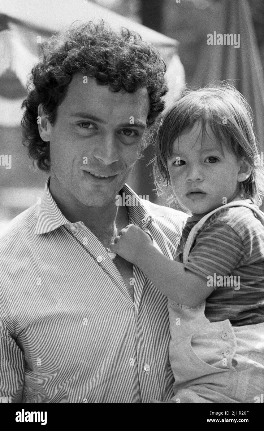 Argentinian tennis player José Luis Clercwith his son, in the alleys of the Roland Garros Stadium during the French Open. Paris, May, 1982 Stock Photo