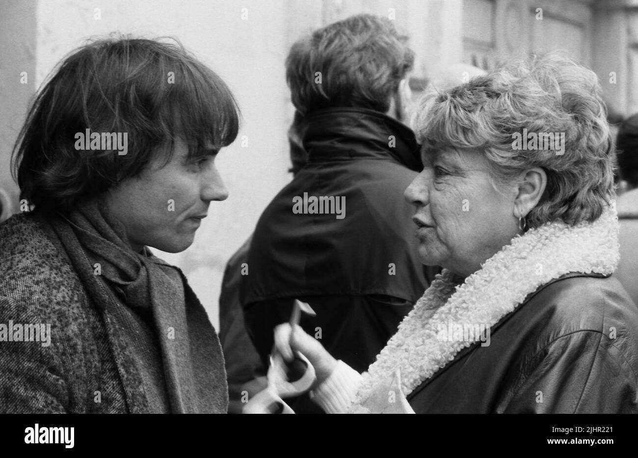 Yves Simon, French musician and writer, and Simone Signoret, French actress. April 1985 Stock Photo