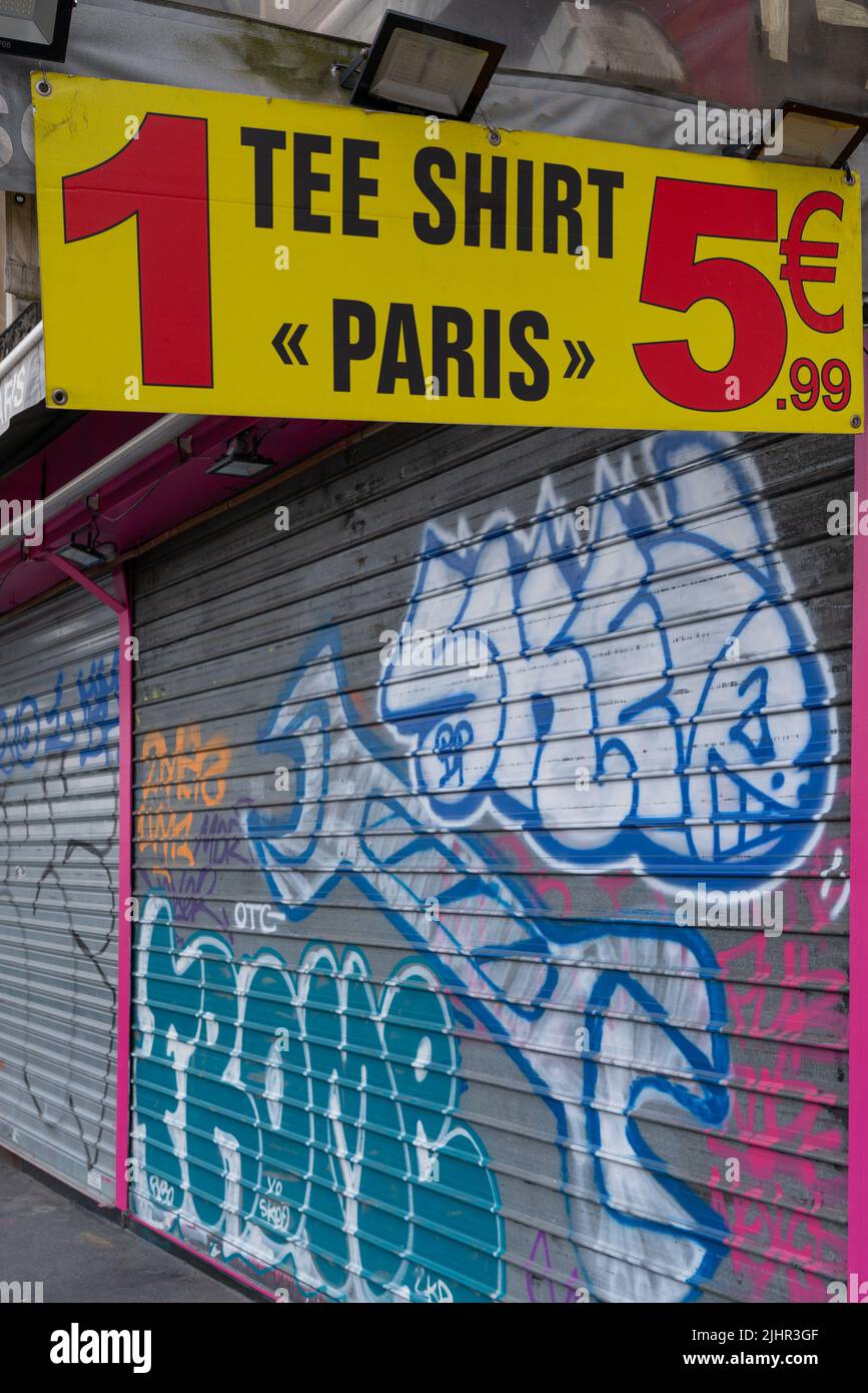 Paris souvenirs shop hi-res stock photography and images - Page 3 - Alamy