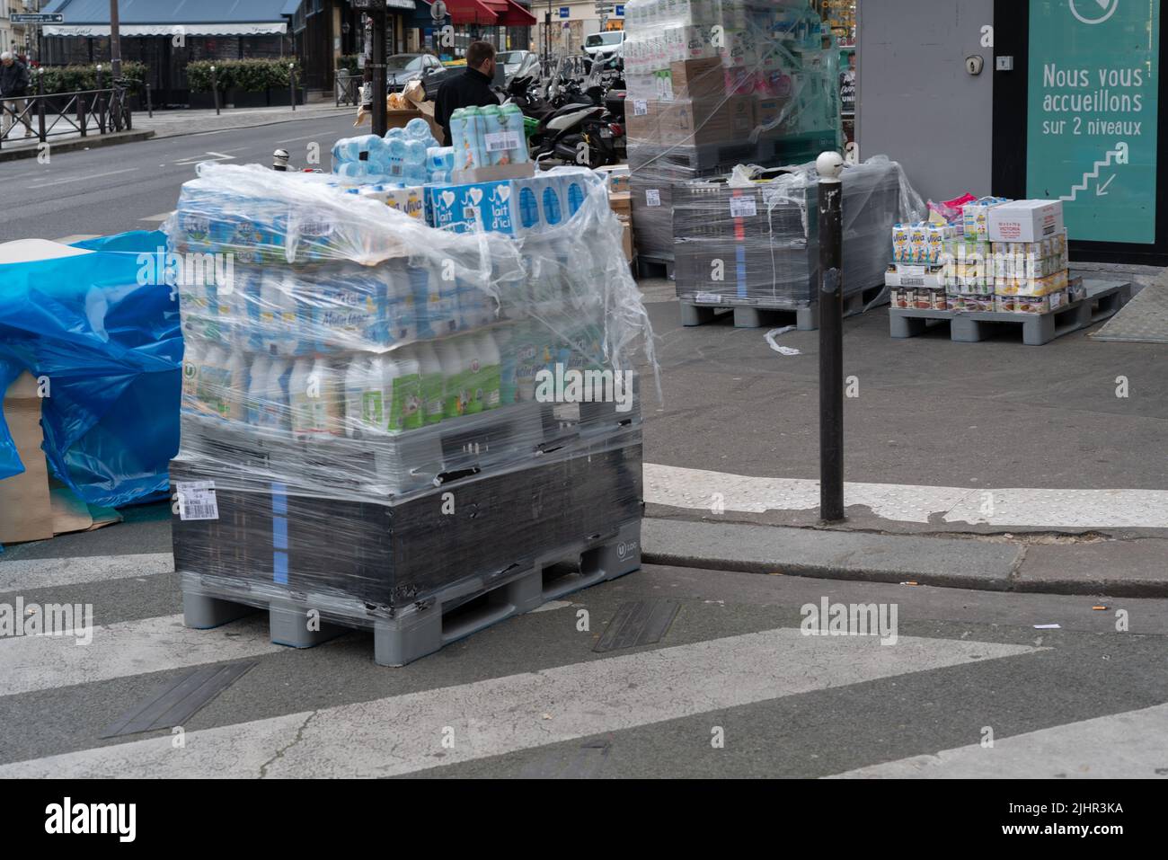 France, Ile de France region, Paris 5th arrondissement, rue des Ecoles, provision of supplies in stores, in order to avoid food shortage during the Covid-19 outbreak Stock Photo